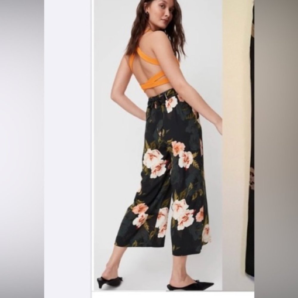 ❗️SOLD❗️Aritzia Wilfred Black Floral Satin Ankle Faun Pants Size M - Picture 2 of 10